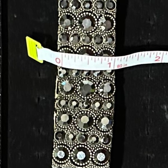 Antique Matt Gold Tone With Cut Crystals Lia Sophia “Twilight” Stretch Bracelet - Picture 11 of 12